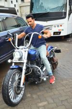 Varun Dhawan at udta Punjab photoshoot on 19th June 2016